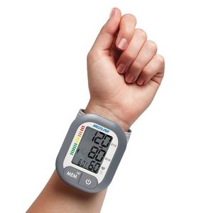 Midline automatic wrist blood pressure cuff